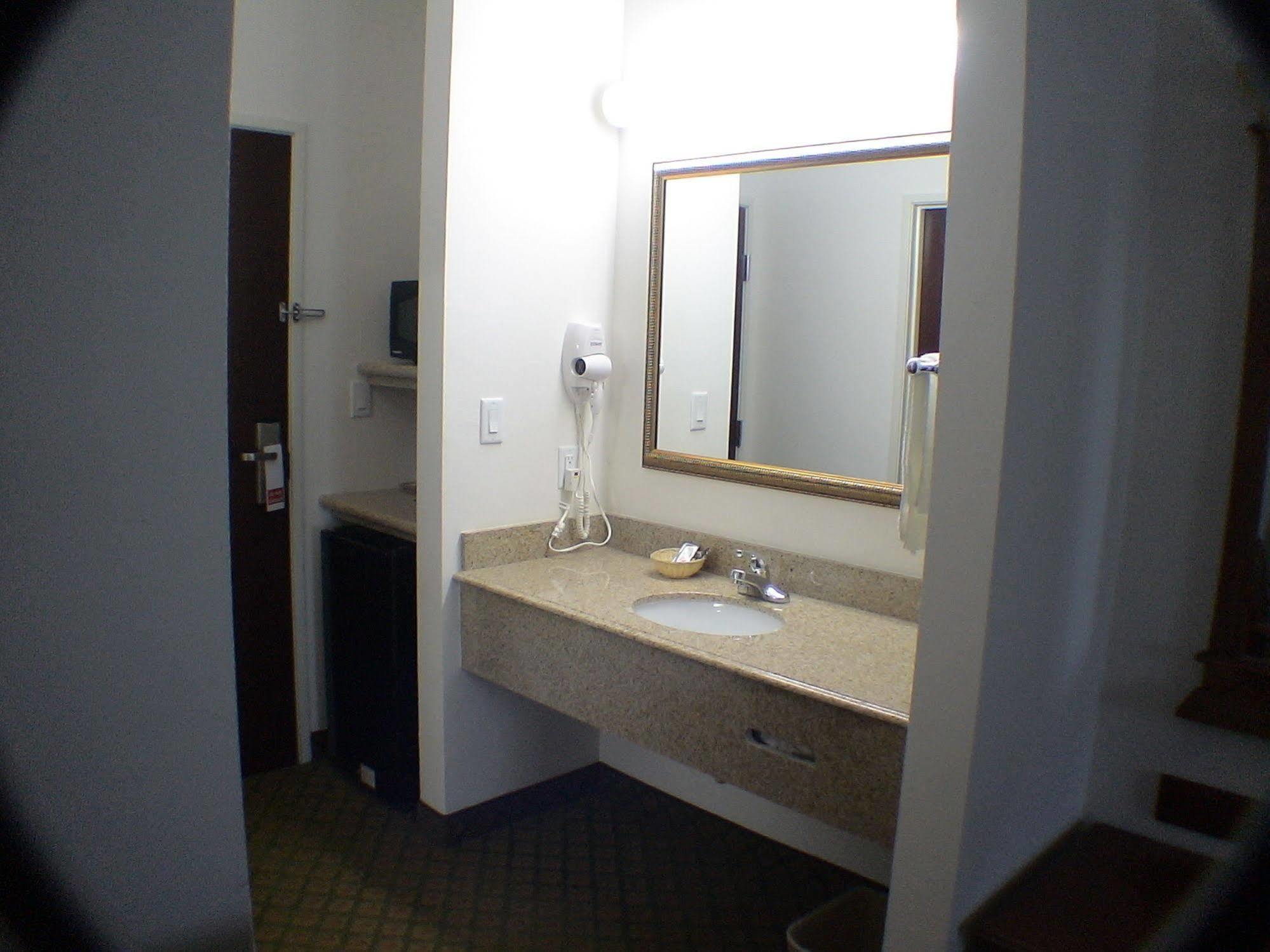 Budget Host Inn And Suites Cameron Eksteriør billede